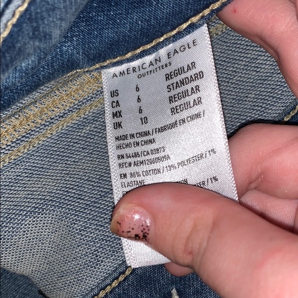 2 pair of American eagle jeans - Picture 3 of 4